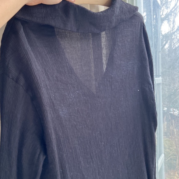 Beautiful black shirt - Picture 7 of 7